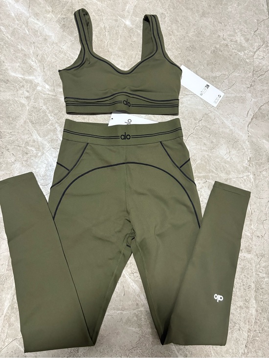 ALO Yoga Pants - ALO Yoga Olive Green High-Rise Leggings & Matching Sports Bra Set
